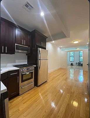 2nd image of 1423 De Kalb Ave #1GR