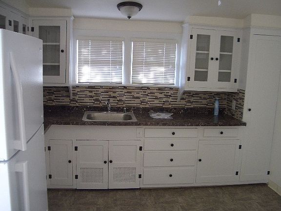 5th image of 2182 Coastland Ave #A