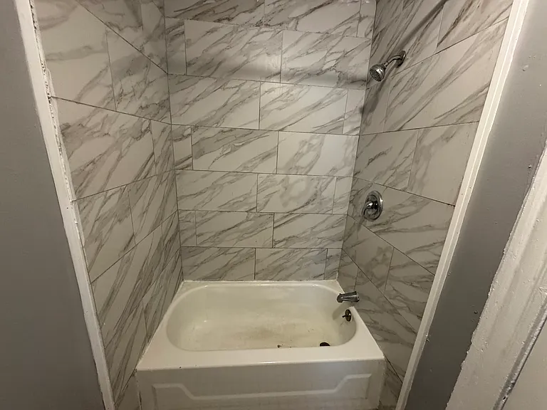 624 W 14th St — Photo 12