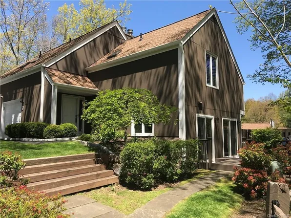 2 Timberland Pass, Chappaqua, NY 10514