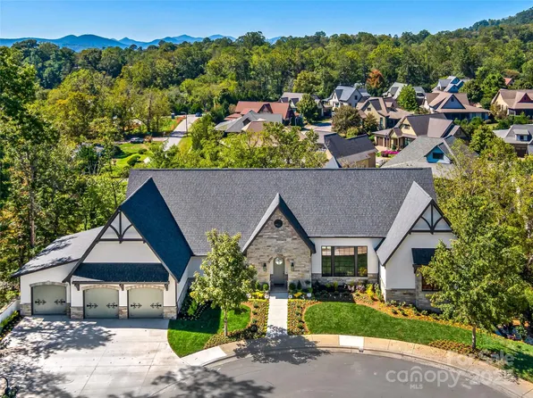 21 Evian Ct, Asheville, NC 28804