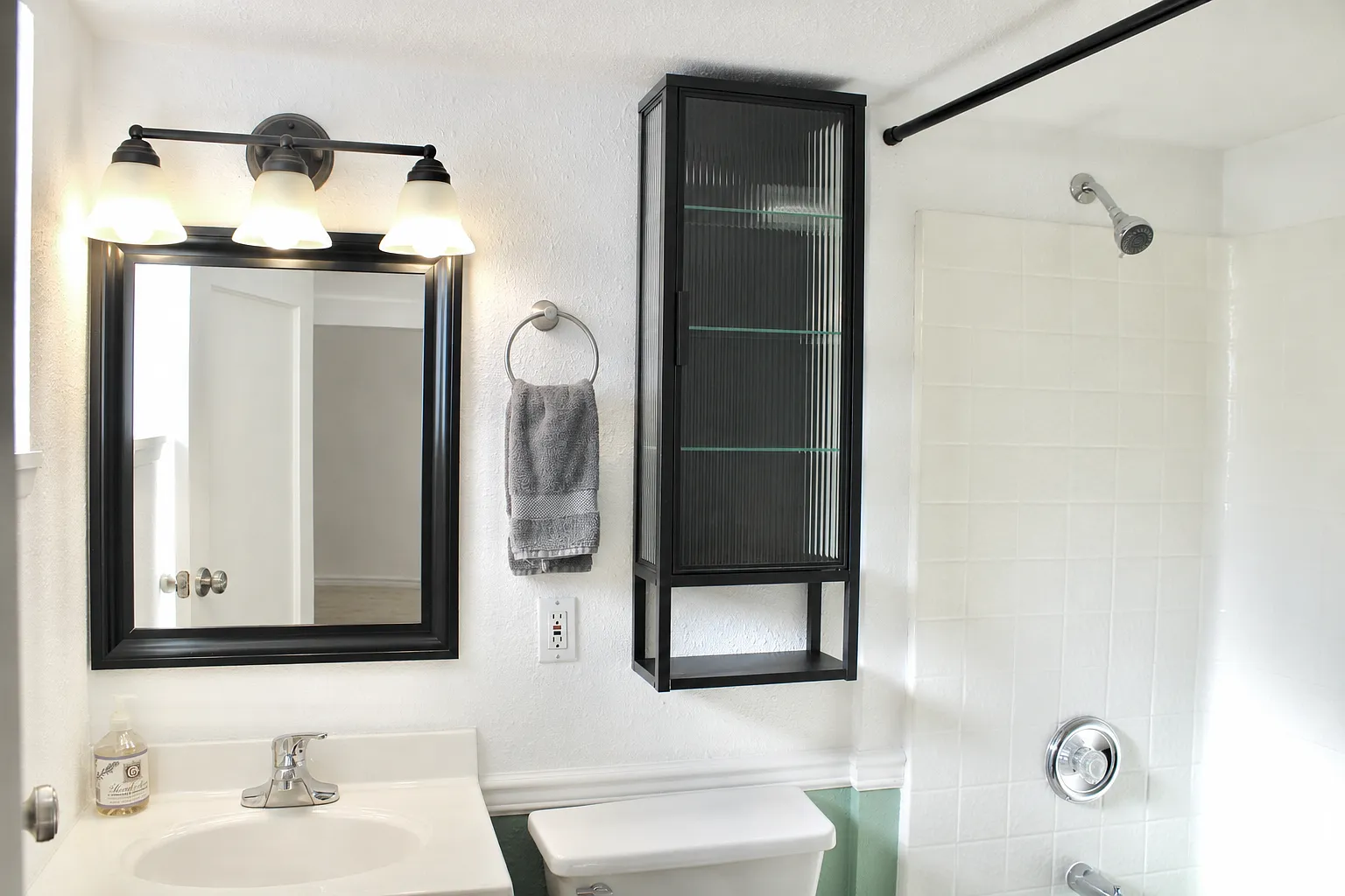 1 bed, 800 sqft, $1,800 — Photo 2