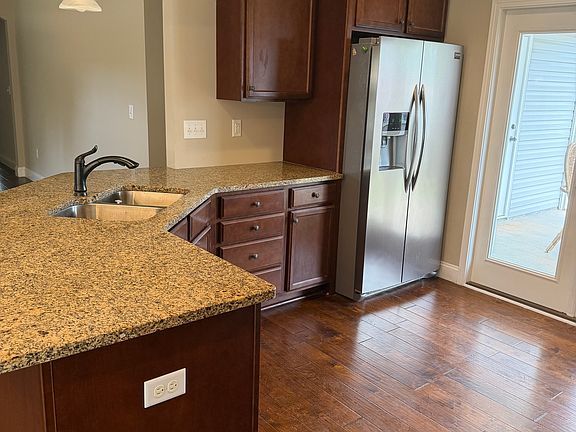 5th image of 304 Hawk Valley Dr