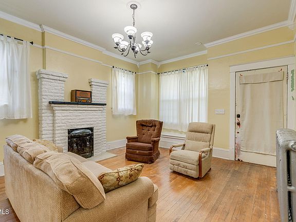 5th image of 313 W Pine St