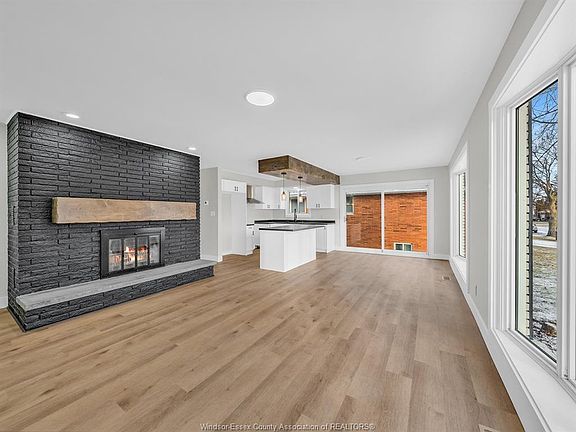 4th image of 15 Longfield Ln
