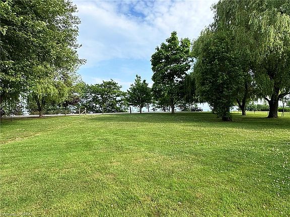 2nd image of 2823 Lakeshore Rd