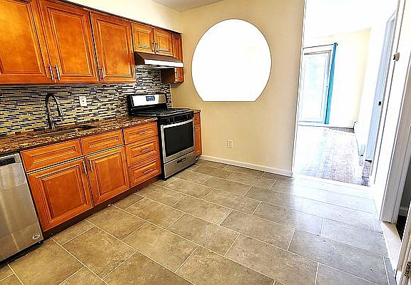 4th image of 170-20 Lithonia Ave #1M
