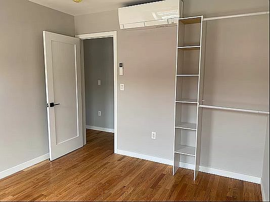 5th image of 2128 2nd Ave #B