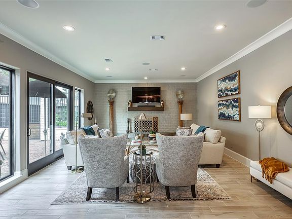 4th image of 218 Cove Creek Ln
