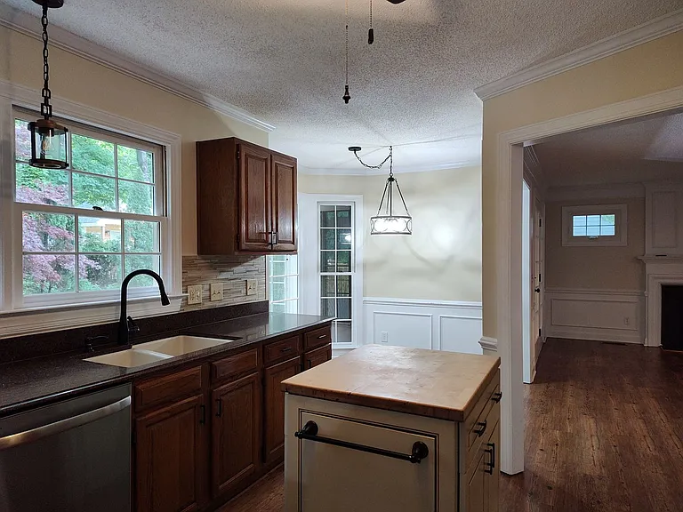 7235 Kinsmore Ln — Photo 4
