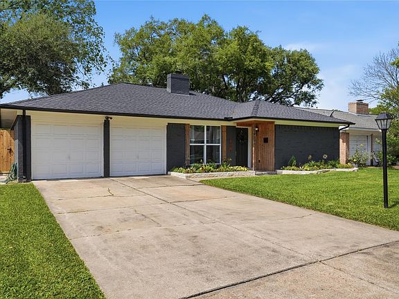 3rd image of 15614 Rill Ln
