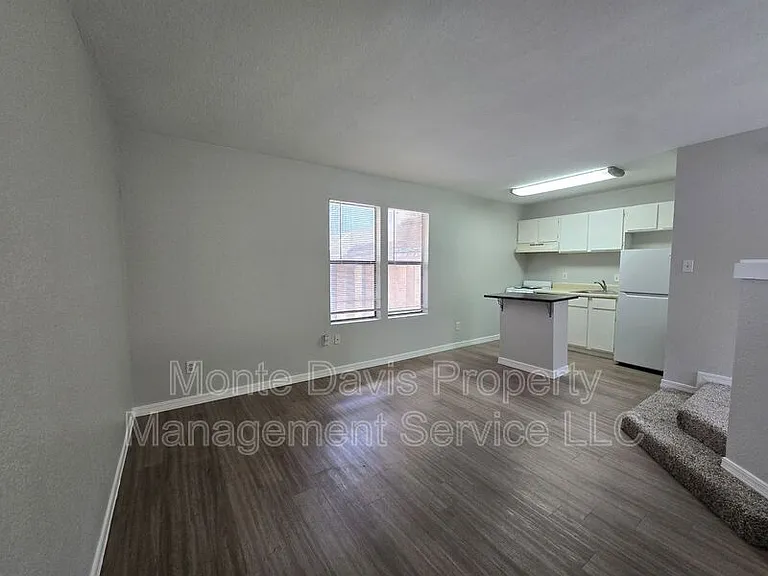 513 S Park Dr #201 — Photo 10