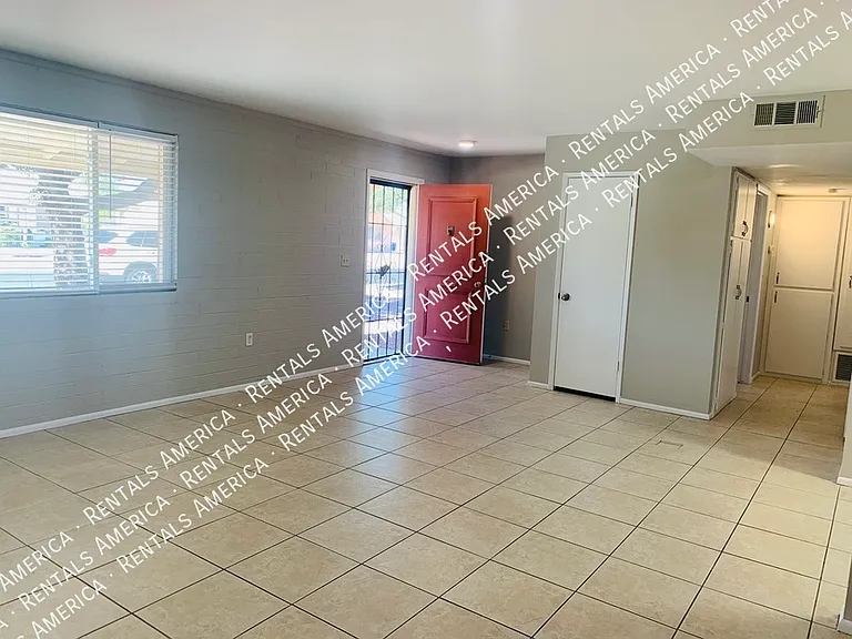 11433 N Hagen Dr — Photo 7