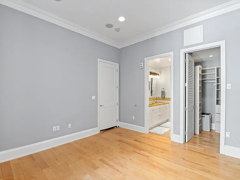 421 Chestnut St #404 — Photo 21