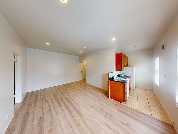 5th image of 454 34th St #454-026