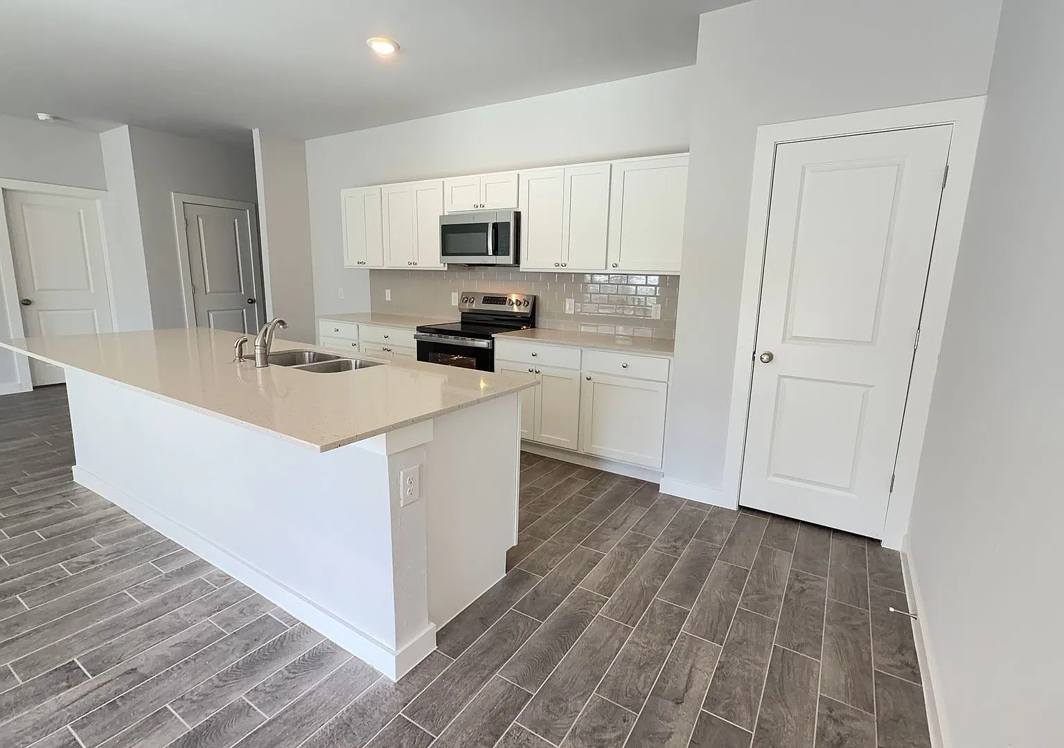 New Construction 4 Bedroom, 3 Bathroom on a 1.67 Wooded Acre Lot! — Photo 4