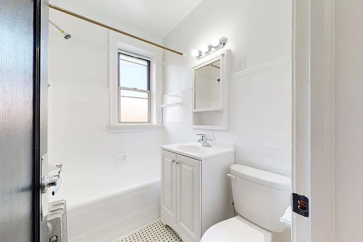 5501 S. Cornell — Photo 15