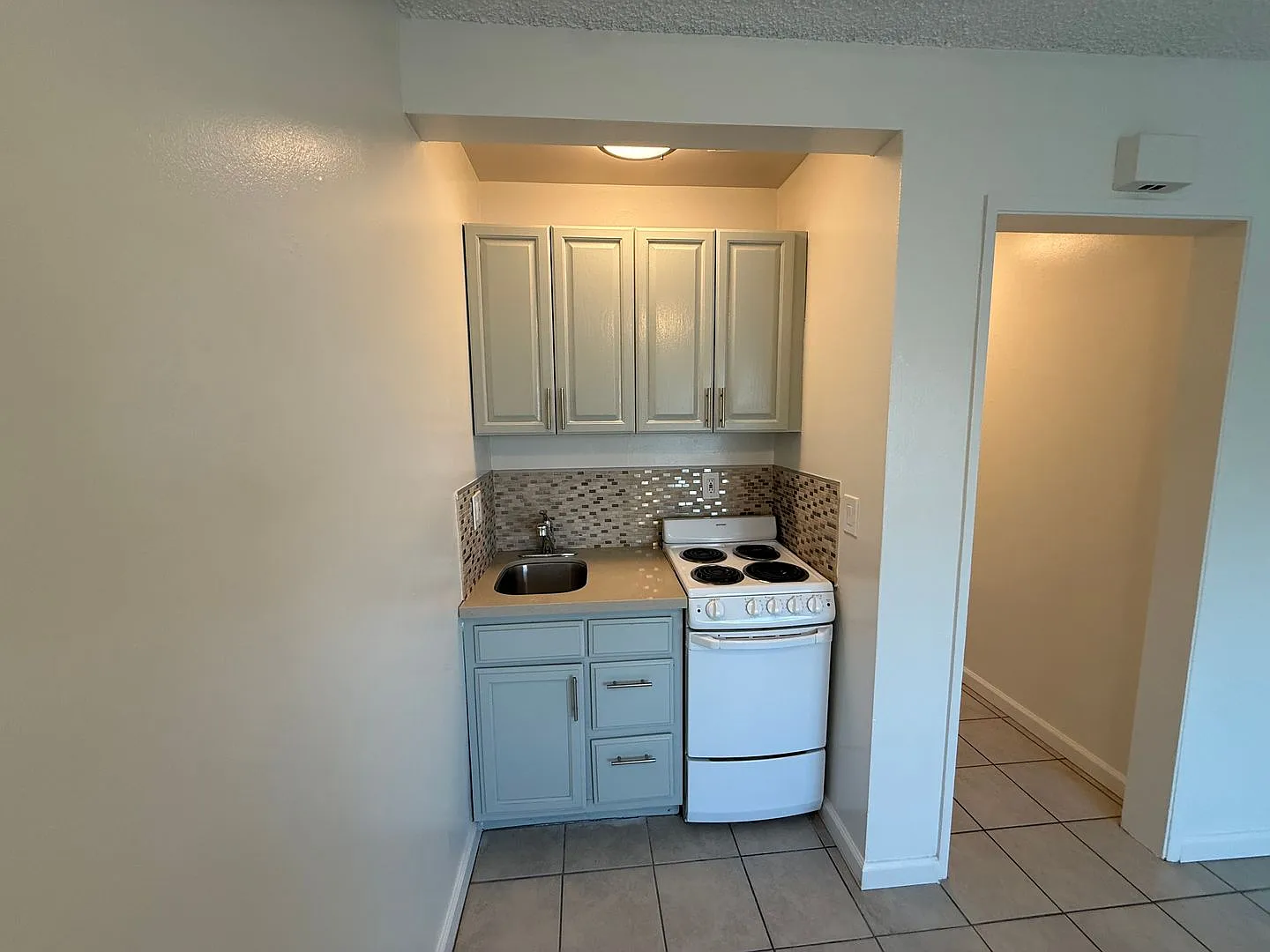 1133 Freeman Ave — Photo 3