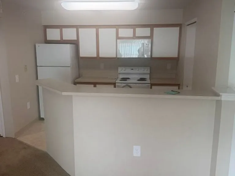 Constitution Square Apartments — Photo 27
