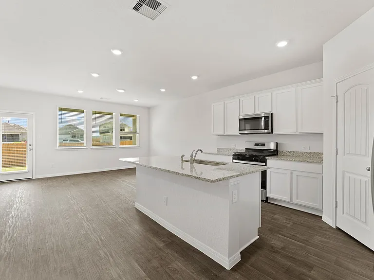 411 Town Lake Bnd — Photo 10