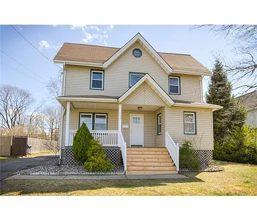 449 West Ave photo 1