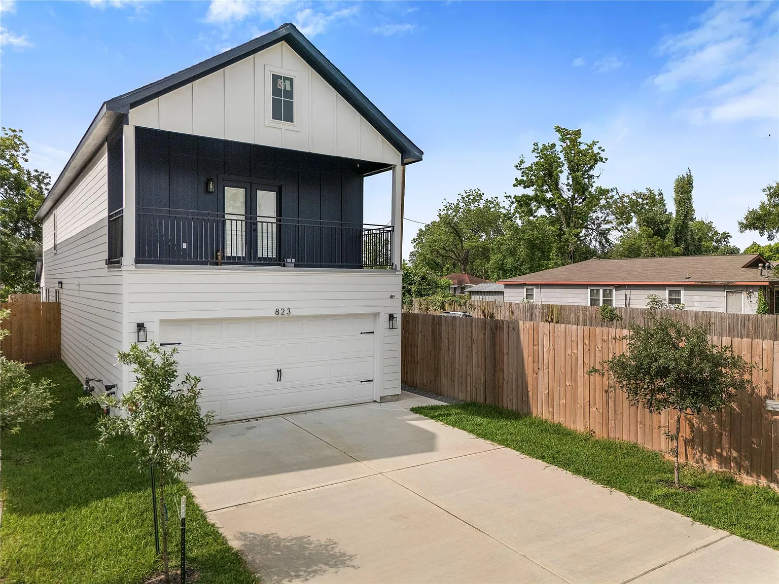 3 bed, 2.5 bath, 2224 sqft, $2,199 — Photo 3