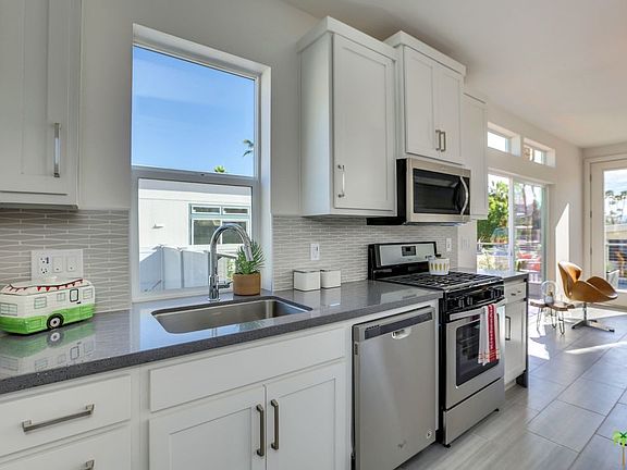 5th image of 146 Pali Dr