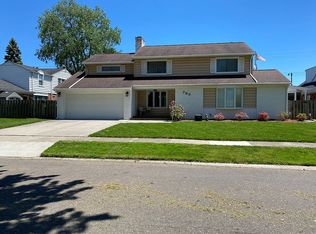 793 Crescent Ln, Grosse Pointe Woods, MI 48236