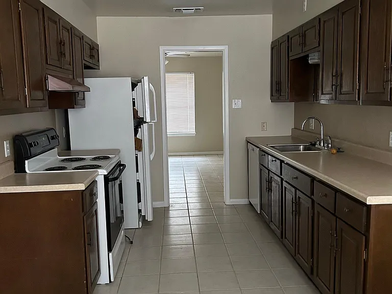1003 Hazelton St #1003 — Photo 1