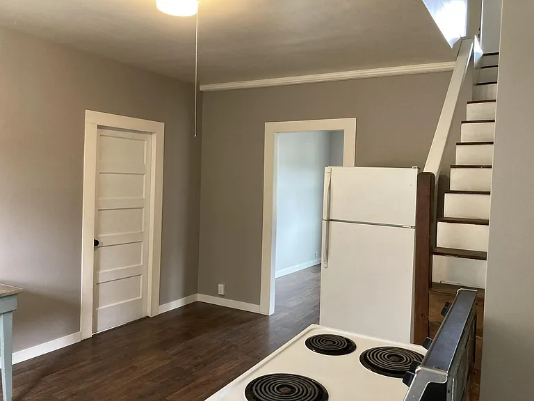408 S 1st St — Photo 10