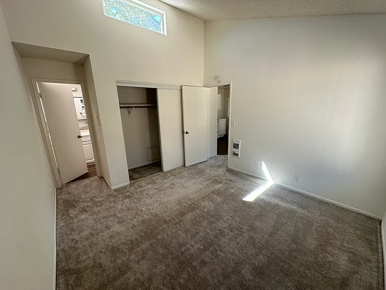 270 W Alamar Ave #20 — Photo 5