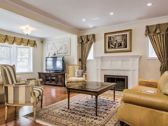 3rd image of 26001 Kensington Pl