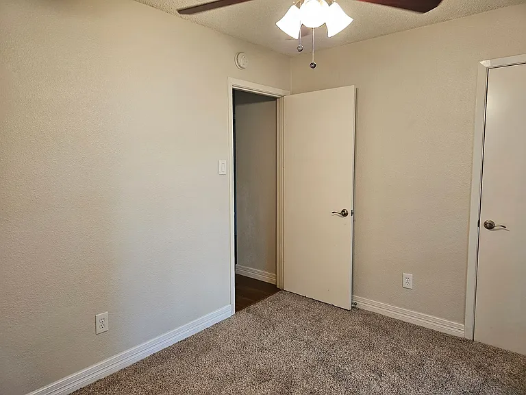 704 Chestnut Xing — Photo 26