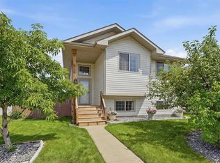 27 W Hallgren Dr, Sylvan Lake, AB T4S 1W6