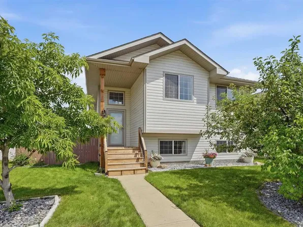 27 W Hallgren Dr, Sylvan Lake, AB T4S 1W6