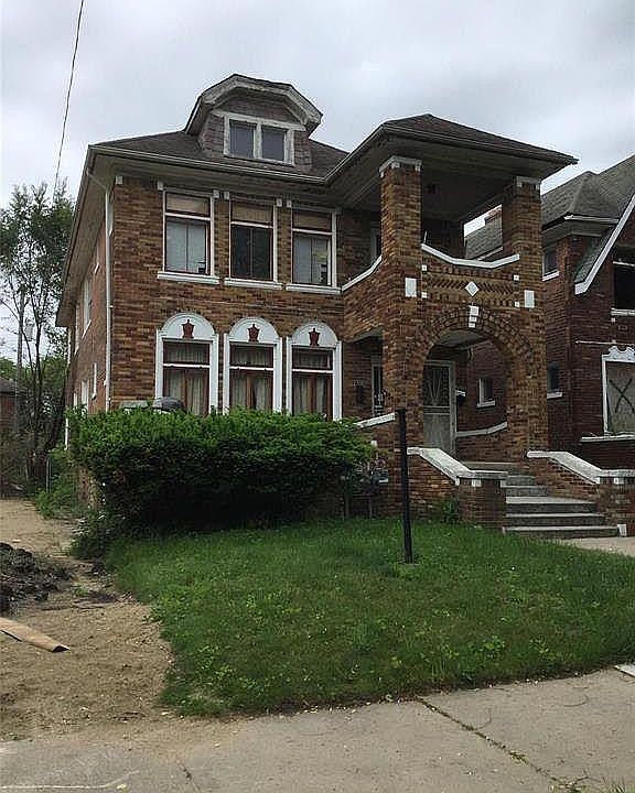 1st image of 2707 Leslie St