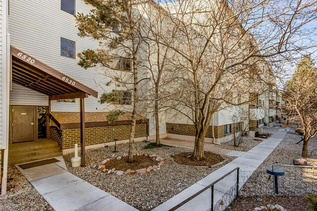 6520 Delmonico Dr, apt 306 — Photo 2
