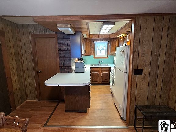 3rd image of 63 Eagle St