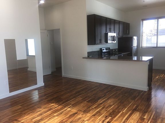 5th image of 449 SE Washington St #437