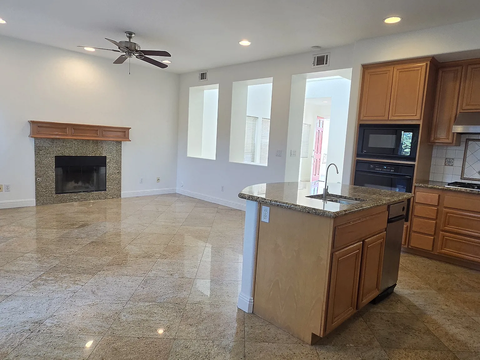 3 bed, 2.5 bath, 2000 sqft, $6,000 — Photo 3