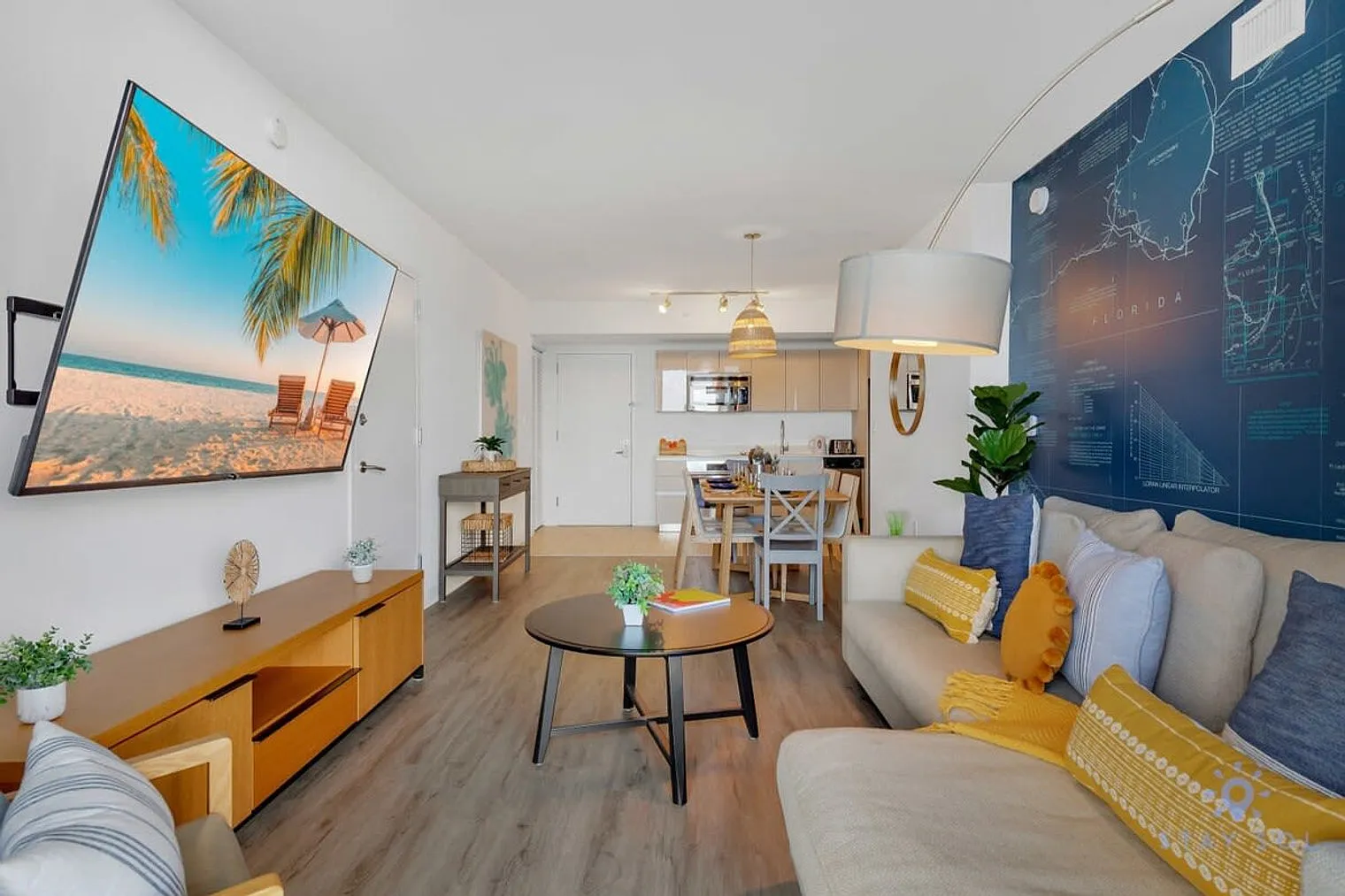 1 bed, 1.0 bath, 699 sqft, $4,702 — Photo 2