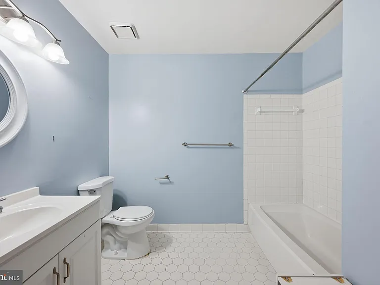 933 Hillside Lake Ter #110 — Photo 22