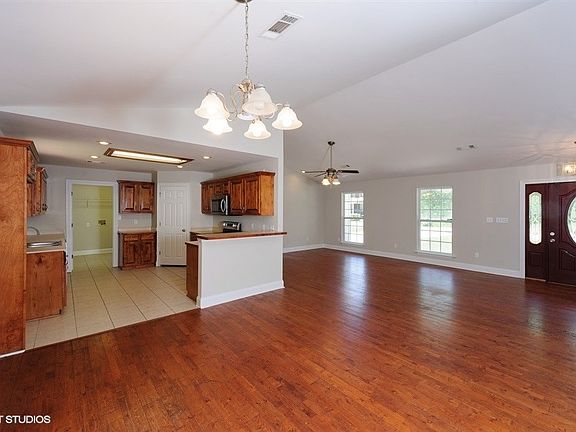 3rd image of 901 Charlotte Dr