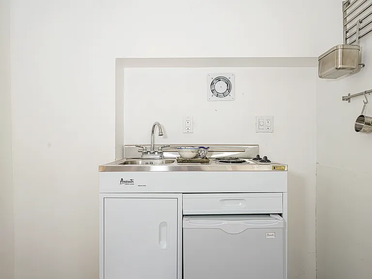 2213 Arizona Ave — Photo 24