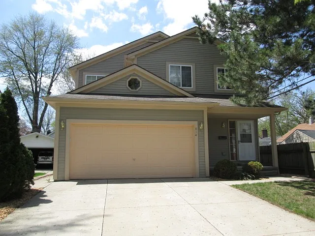 814 McLean Ave photo 1