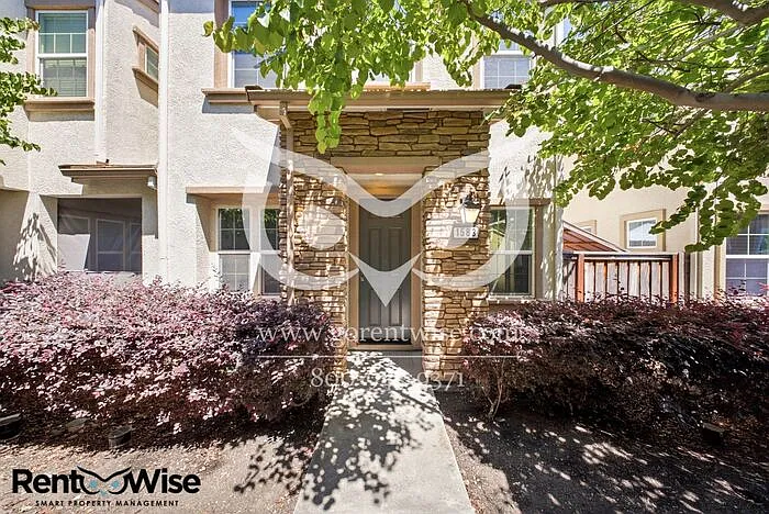 1583 Sylvia St