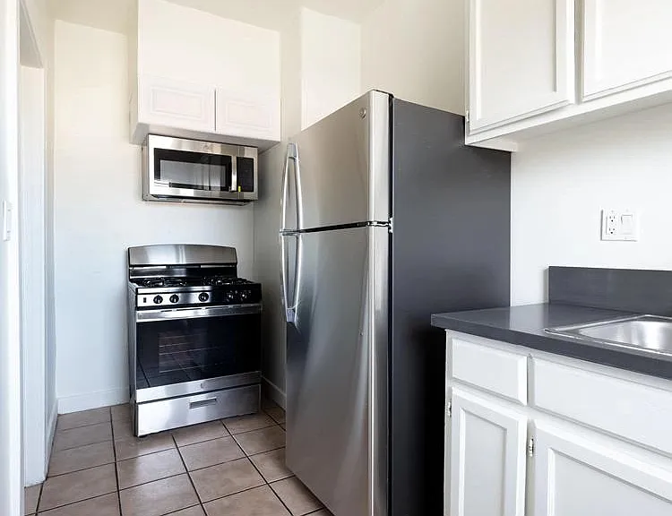 257 S Kenmore Ave #103 — Photo 9