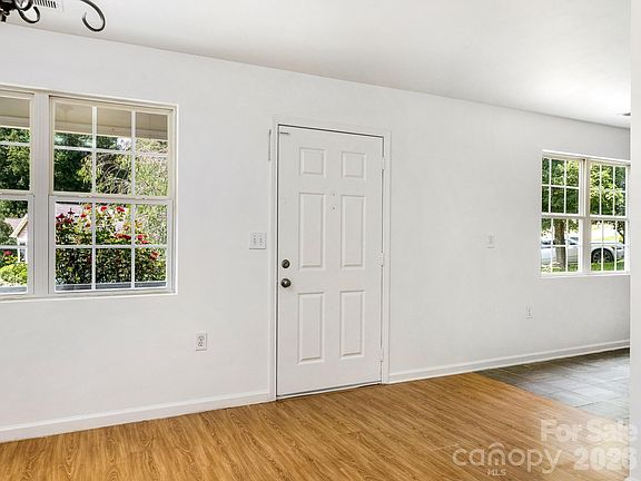 4th image of 118 Leonard St #25