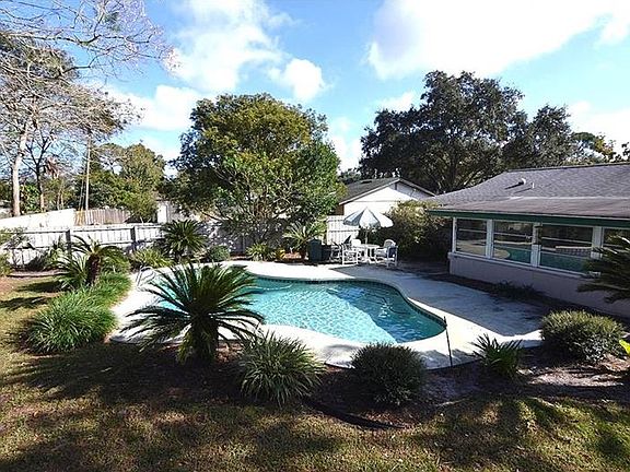 2nd image of 905 Alfred Dr
