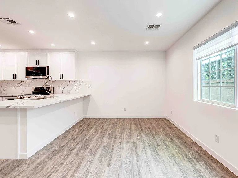 8805 Paso Robles Ave — Photo 5